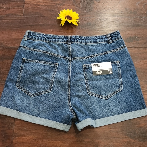 NWT Refuge Jeans Shorts MOM HIGH RISE - Picture 7 of 8